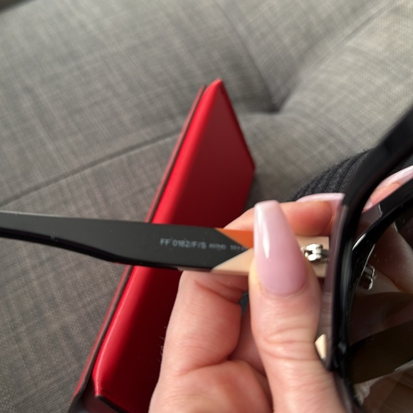 Fendi Oversized Sunglasses - Picture 4 of 5